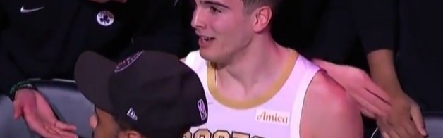 小伙子挺勇猛！28号秀冈萨雷斯抢断反击一打二 大回环上篮反超！